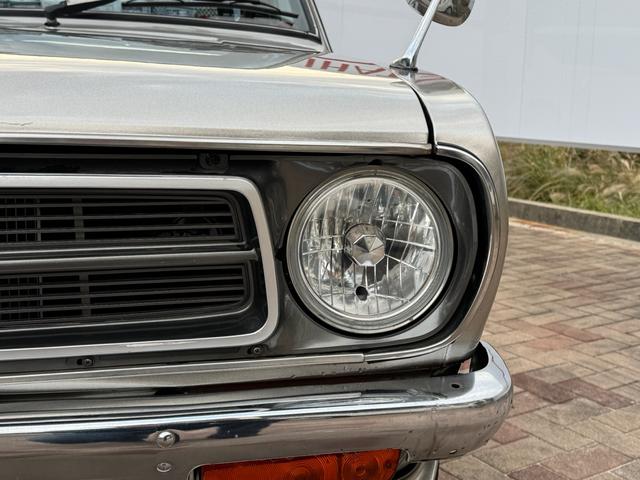 サニートラック ＤＸ　ＤＸ　シルバー全塗装　４ＭＴ　Ｆスポイラー　ＭＯＭＯステアリング　社外ホイール　丸目２灯フェイス　フェンダーミラー　社外マフラー（36枚目）