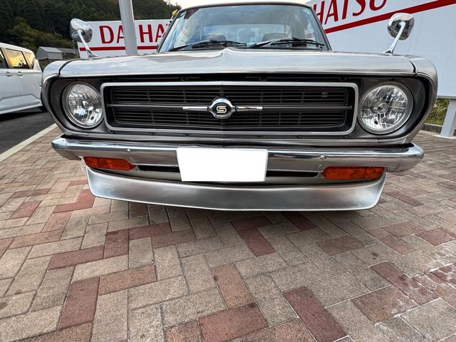 サニートラック ＤＸ　ＤＸ　シルバー全塗装　４ＭＴ　Ｆスポイラー　ＭＯＭＯステアリング　社外ホイール　丸目２灯フェイス　フェンダーミラー　社外マフラー（40枚目）