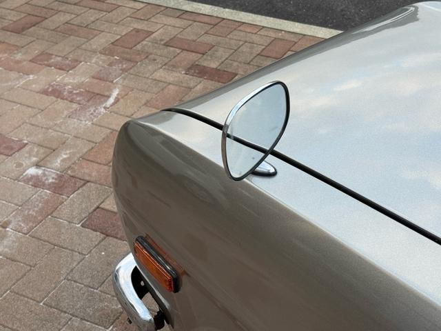 サニートラック ＤＸ　ＤＸ　シルバー全塗装　４ＭＴ　Ｆスポイラー　ＭＯＭＯステアリング　社外ホイール　丸目２灯フェイス　フェンダーミラー　社外マフラー（42枚目）