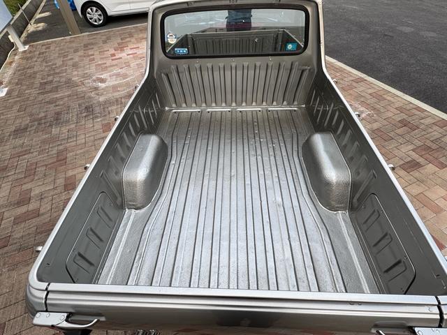 サニートラック ＤＸ　ＤＸ　シルバー全塗装　４ＭＴ　Ｆスポイラー　ＭＯＭＯステアリング　社外ホイール　丸目２灯フェイス　フェンダーミラー　社外マフラー（43枚目）