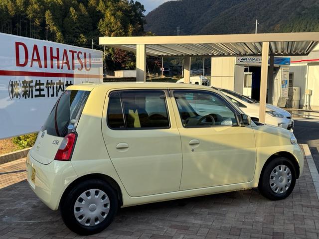 エッセ X X 走行58548キロ 4AT キーレス 電動格納ミラー パワーウィンドウ ドアバイザー 純正CD・FM/AMラジオ AC スペアタイヤ ワンオーナー 禁煙車 記録簿(3枚目)