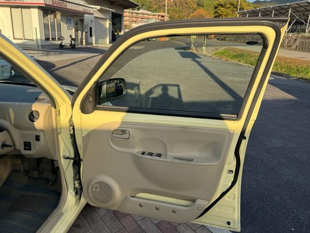 エッセ X X 走行58548キロ 4AT キーレス 電動格納ミラー パワーウィンドウ ドアバイザー 純正CD・FM/AMラジオ AC スペアタイヤ ワンオーナー 禁煙車 記録簿(6枚目)