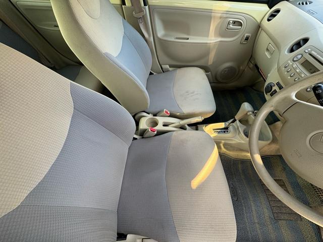 エッセ X X 走行58548キロ 4AT キーレス 電動格納ミラー パワーウィンドウ ドアバイザー 純正CD・FM/AMラジオ AC スペアタイヤ ワンオーナー 禁煙車 記録簿(13枚目)