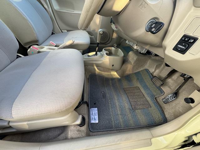 エッセ X X 走行58548キロ 4AT キーレス 電動格納ミラー パワーウィンドウ ドアバイザー 純正CD・FM/AMラジオ AC スペアタイヤ ワンオーナー 禁煙車 記録簿(14枚目)