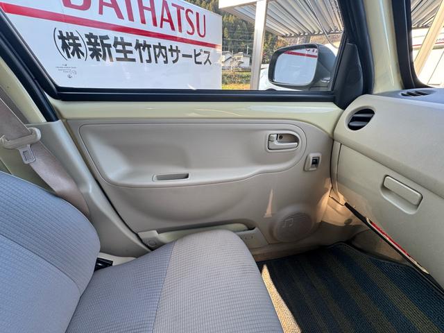 エッセ X X 走行58548キロ 4AT キーレス 電動格納ミラー パワーウィンドウ ドアバイザー 純正CD・FM/AMラジオ AC スペアタイヤ ワンオーナー 禁煙車 記録簿(30枚目)