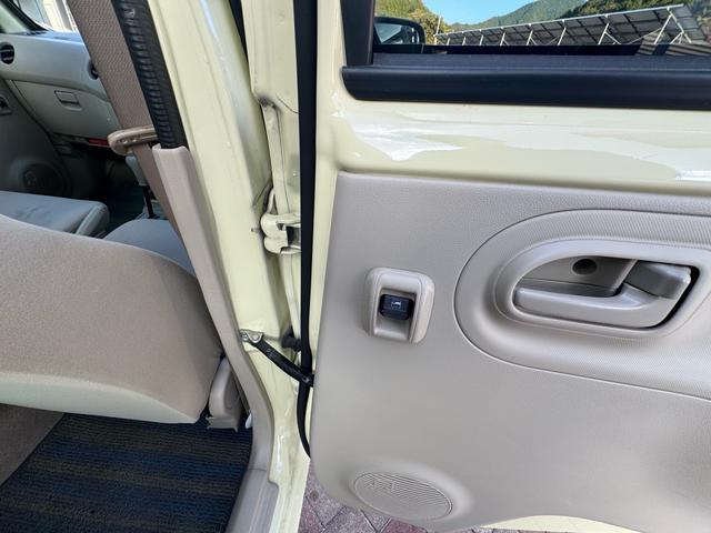 エッセ X X 走行58548キロ 4AT キーレス 電動格納ミラー パワーウィンドウ ドアバイザー 純正CD・FM/AMラジオ AC スペアタイヤ ワンオーナー 禁煙車 記録簿(43枚目)