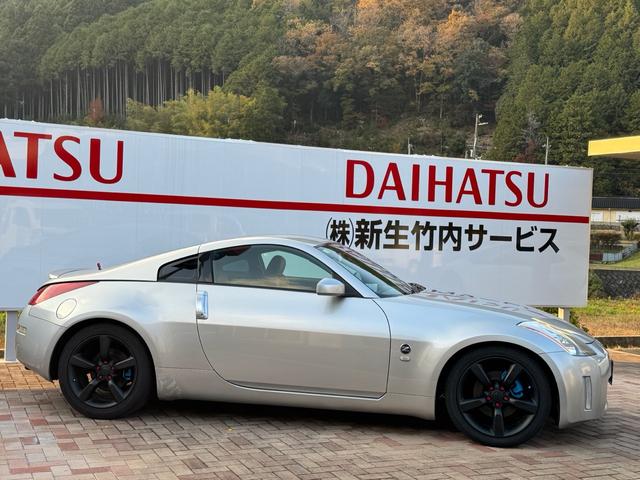 フェアレディＺ バージョンＴ　バージョンＴ　６ＭＴ　社外マフラー　社外ステアリング　３６０°ドラレコ　シートヒーター　ＥＴＣ　３連サブメーター　Ｂｌｕｅｔｏｏｔｈ　バックカメラ　ＬＥＤハバルブ　革シート　ＢＯＳＥサウンド（2枚目）