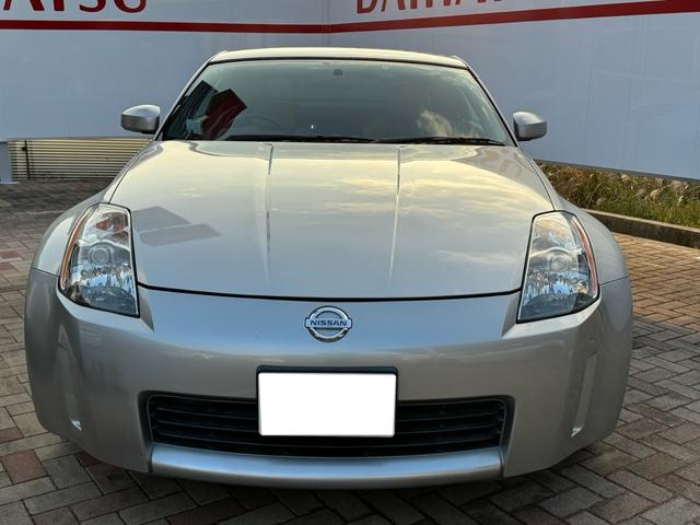 フェアレディＺ バージョンＴ　バージョンＴ　６ＭＴ　社外マフラー　社外ステアリング　３６０°ドラレコ　シートヒーター　ＥＴＣ　３連サブメーター　Ｂｌｕｅｔｏｏｔｈ　バックカメラ　ＬＥＤハバルブ　革シート　ＢＯＳＥサウンド（6枚目）