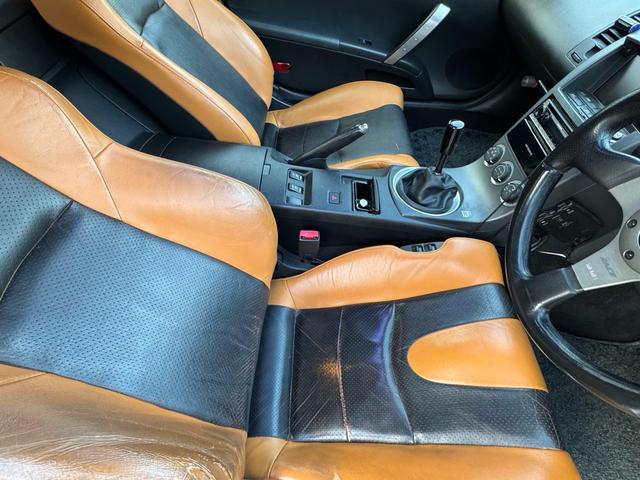 フェアレディＺ バージョンＴ　バージョンＴ　６ＭＴ　社外マフラー　社外ステアリング　３６０°ドラレコ　シートヒーター　ＥＴＣ　３連サブメーター　Ｂｌｕｅｔｏｏｔｈ　バックカメラ　ＬＥＤハバルブ　革シート　ＢＯＳＥサウンド（10枚目）