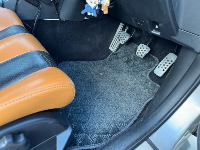 フェアレディＺ バージョンＴ　バージョンＴ　６ＭＴ　社外マフラー　社外ステアリング　３６０°ドラレコ　シートヒーター　ＥＴＣ　３連サブメーター　Ｂｌｕｅｔｏｏｔｈ　バックカメラ　ＬＥＤハバルブ　革シート　ＢＯＳＥサウンド（11枚目）