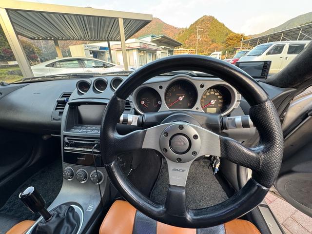 フェアレディＺ バージョンＴ　バージョンＴ　６ＭＴ　社外マフラー　社外ステアリング　３６０°ドラレコ　シートヒーター　ＥＴＣ　３連サブメーター　Ｂｌｕｅｔｏｏｔｈ　バックカメラ　ＬＥＤハバルブ　革シート　ＢＯＳＥサウンド（13枚目）