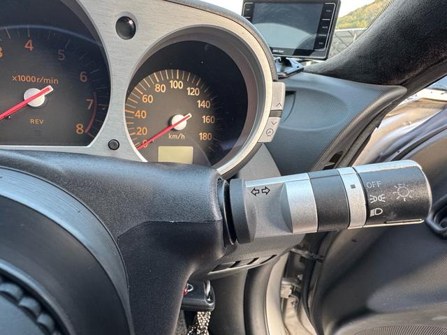 フェアレディＺ バージョンＴ　バージョンＴ　６ＭＴ　社外マフラー　社外ステアリング　３６０°ドラレコ　シートヒーター　ＥＴＣ　３連サブメーター　Ｂｌｕｅｔｏｏｔｈ　バックカメラ　ＬＥＤハバルブ　革シート　ＢＯＳＥサウンド（14枚目）