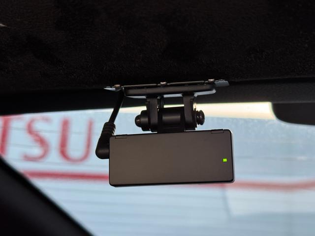 フェアレディＺ バージョンＴ　バージョンＴ　６ＭＴ　社外マフラー　社外ステアリング　３６０°ドラレコ　シートヒーター　ＥＴＣ　３連サブメーター　Ｂｌｕｅｔｏｏｔｈ　バックカメラ　ＬＥＤハバルブ　革シート　ＢＯＳＥサウンド（37枚目）