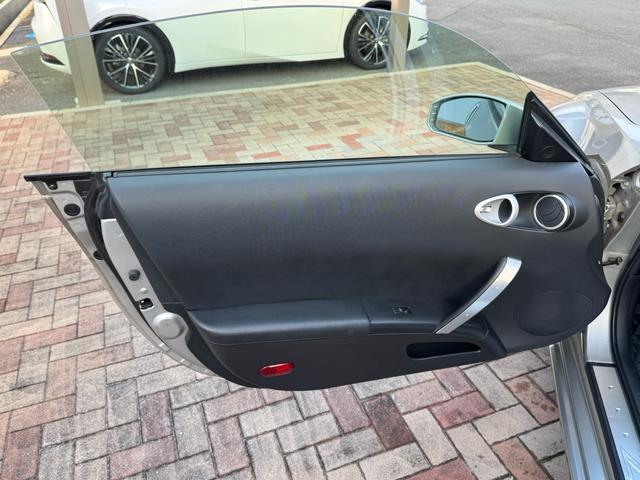 フェアレディＺ バージョンＴ　バージョンＴ　６ＭＴ　社外マフラー　社外ステアリング　３６０°ドラレコ　シートヒーター　ＥＴＣ　３連サブメーター　Ｂｌｕｅｔｏｏｔｈ　バックカメラ　ＬＥＤハバルブ　革シート　ＢＯＳＥサウンド（42枚目）