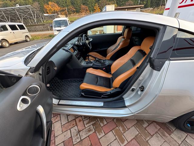 フェアレディＺ バージョンＴ　バージョンＴ　６ＭＴ　社外マフラー　社外ステアリング　３６０°ドラレコ　シートヒーター　ＥＴＣ　３連サブメーター　Ｂｌｕｅｔｏｏｔｈ　バックカメラ　ＬＥＤハバルブ　革シート　ＢＯＳＥサウンド（44枚目）