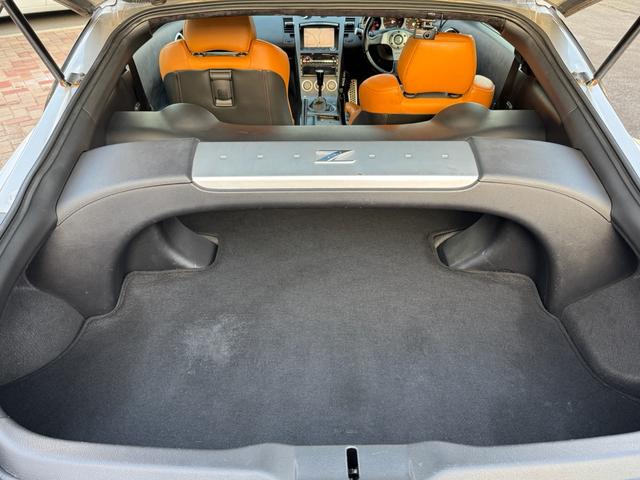 フェアレディＺ バージョンＴ　バージョンＴ　６ＭＴ　社外マフラー　社外ステアリング　３６０°ドラレコ　シートヒーター　ＥＴＣ　３連サブメーター　Ｂｌｕｅｔｏｏｔｈ　バックカメラ　ＬＥＤハバルブ　革シート　ＢＯＳＥサウンド（65枚目）