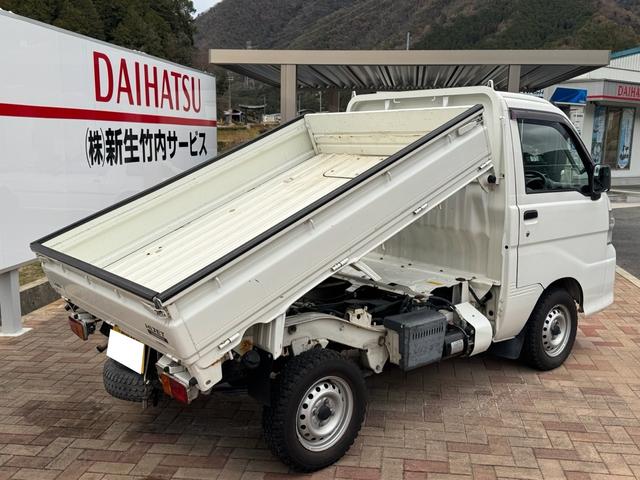 ハイゼットトラック ローダンプ　ローダンプ　新品クラッチ交換済み　５ＭＴ　パワーステアリング　エアコン　デフロック　パートタイム４ＷＤ　２４年製タイヤ　三方開　電動ダンプ（3枚目）