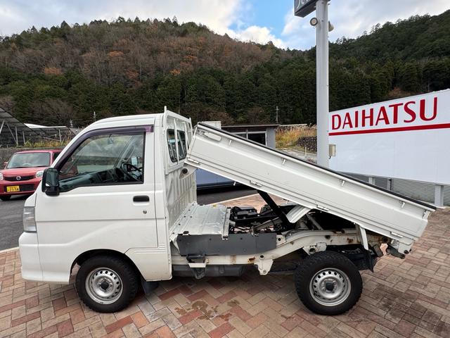 ハイゼットトラック ローダンプ　ローダンプ　新品クラッチ交換済み　５ＭＴ　パワーステアリング　エアコン　デフロック　パートタイム４ＷＤ　２４年製タイヤ　三方開　電動ダンプ（5枚目）