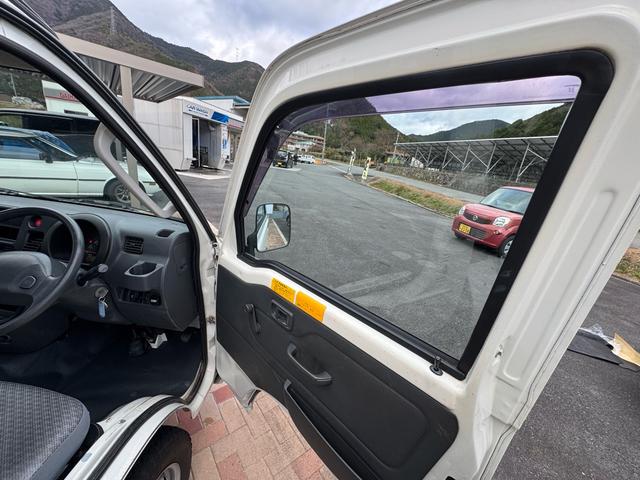 ハイゼットトラック ローダンプ　ローダンプ　新品クラッチ交換済み　５ＭＴ　パワーステアリング　エアコン　デフロック　パートタイム４ＷＤ　２４年製タイヤ　三方開　電動ダンプ（6枚目）