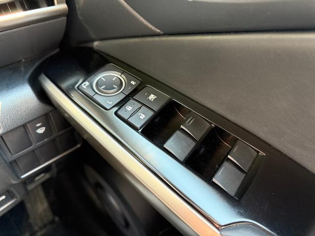 ＩＳ ＩＳ２５０　純正ナビ　衝突軽減　半革シート　追従型クルコン　電動チルステア　シートヒーター　バックカメラ　前席パワーシート　ドライブレコーダー　パドルシフト　フルセグＴＶ　Ｂｌｕｅｔｏｏｔｈオーディオ　ＥＴＣ（26枚目）