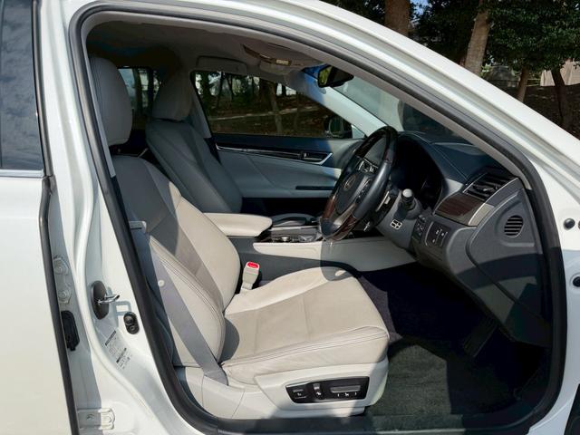 ＧＳ ＧＳ２５０　Ｉパッケージ　純正ナビ　本革シート　バックカメラ　ヘッドアップディスプレイ　ウッドコンビハンドル　前席パワーシート　シートヒーター＆クーラー　フルセグ　Ｂｌｕｅｔｏｏｔｈ　ＥＴＣ　電動チルトステア　ハンドルヒーター（7枚目）