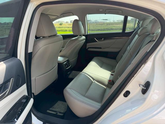 ＧＳ ＧＳ２５０　Ｉパッケージ　純正ナビ　本革シート　バックカメラ　ヘッドアップディスプレイ　ウッドコンビハンドル　前席パワーシート　シートヒーター＆クーラー　フルセグ　Ｂｌｕｅｔｏｏｔｈ　ＥＴＣ　電動チルトステア　ハンドルヒーター（24枚目）