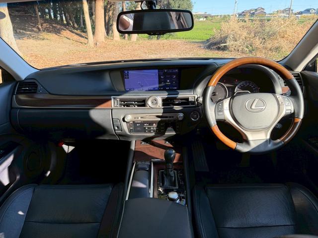 ＧＳ ＧＳ２５０　バージョンＬ　純正ナビ　サンルーフ　黒革シート　衝突軽減ブレーキ　レーダークルーズ　ヘッドアップディスプレイ　全席シートヒーター　前席パワーシート＆シートクーラー　オートハイビーム　ＬＥＤヘッドライト　バックカメラ（5枚目）