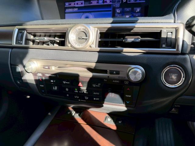 ＧＳ ＧＳ２５０　バージョンＬ　純正ナビ　サンルーフ　黒革シート　衝突軽減ブレーキ　レーダークルーズ　ヘッドアップディスプレイ　全席シートヒーター　前席パワーシート＆シートクーラー　オートハイビーム　ＬＥＤヘッドライト　バックカメラ（12枚目）