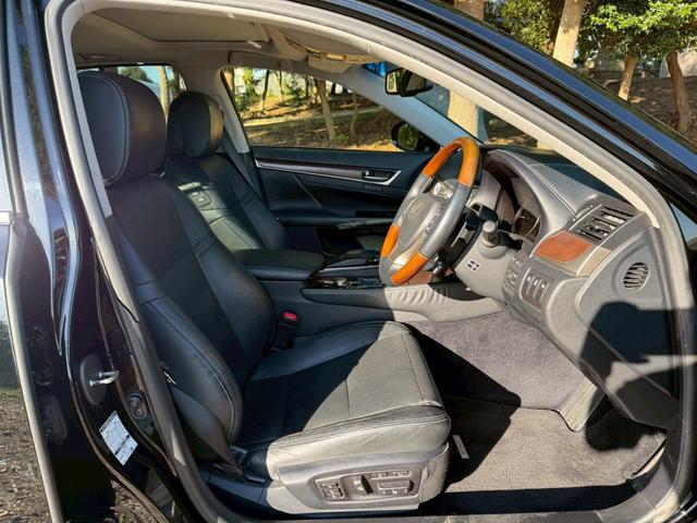 ＧＳ ＧＳ２５０　バージョンＬ　純正ナビ　サンルーフ　黒革シート　衝突軽減ブレーキ　レーダークルーズ　ヘッドアップディスプレイ　全席シートヒーター　前席パワーシート＆シートクーラー　オートハイビーム　ＬＥＤヘッドライト　バックカメラ（23枚目）