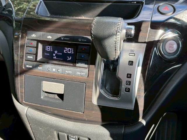 エルグランド 250ハイウェイスター 純正8型ナビ 両側電動スライド ミラー型前後ドラレコ バックカメラ ポータブル冷温庫 LEDヘッドライト フルセグ Bluetoothオーディオ 社外17インチアルミ 半革シート ETC(11枚目)