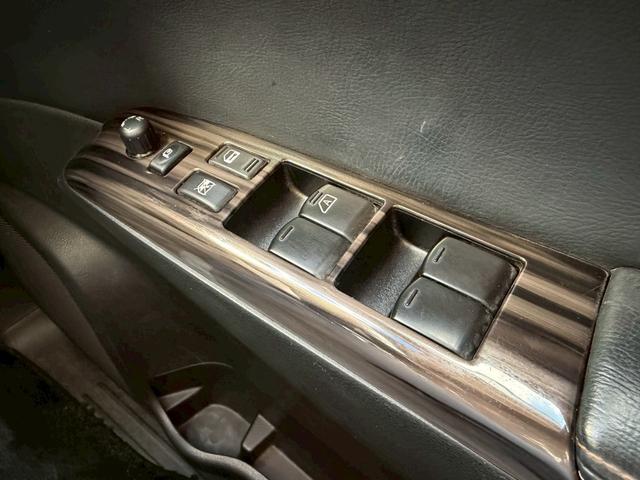 エルグランド 250ハイウェイスター 純正8型ナビ 両側電動スライド ミラー型前後ドラレコ バックカメラ ポータブル冷温庫 LEDヘッドライト フルセグ Bluetoothオーディオ 社外17インチアルミ 半革シート ETC(15枚目)