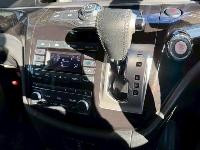 エルグランド ２５０ハイウェイスター　純正メーカーナビ　後席電動モニター　全方位カメラ　両側電動スライド　半革シート　フルセグ　Ｂｌｕｅｔｏｏｔｈオーディオ　ＨＩＤヘッドライト　ＥＴＣ（12枚目）