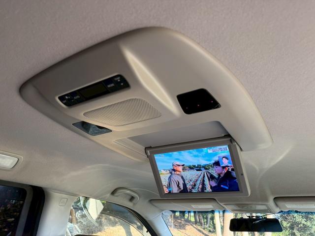 エルグランド ２５０ハイウェイスター　純正メーカーナビ　後席電動モニター　全方位カメラ　両側電動スライド　半革シート　フルセグ　Ｂｌｕｅｔｏｏｔｈオーディオ　ＨＩＤヘッドライト　ＥＴＣ（13枚目）