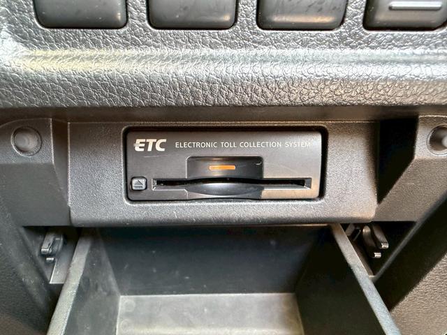 エルグランド ２５０ハイウェイスター　純正メーカーナビ　後席電動モニター　全方位カメラ　両側電動スライド　半革シート　フルセグ　Ｂｌｕｅｔｏｏｔｈオーディオ　ＨＩＤヘッドライト　ＥＴＣ（15枚目）