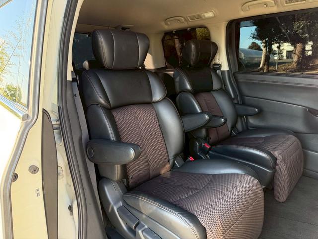 エルグランド ２５０ハイウェイスター　純正メーカーナビ　後席電動モニター　全方位カメラ　両側電動スライド　半革シート　フルセグ　Ｂｌｕｅｔｏｏｔｈオーディオ　ＨＩＤヘッドライト　ＥＴＣ（18枚目）