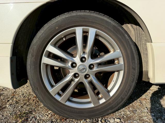 エルグランド ２５０ハイウェイスター　純正メーカーナビ　後席電動モニター　全方位カメラ　両側電動スライド　半革シート　フルセグ　Ｂｌｕｅｔｏｏｔｈオーディオ　ＨＩＤヘッドライト　ＥＴＣ（27枚目）