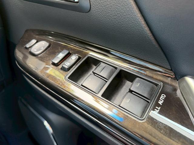 ヴェルファイア ２．４Ｚ　ゴールデンアイズ　ＡＬＰＩＮＥ９型ナビ　ＡＬＰＩＮＥ後席モニター　両側電動スライドドア　半革シート　バックカメラ　パワーバックドア　ＥＴＣ　フルセグ　Ｂｌｕｅｔｏｏｔｈ　レオニス１９インチＡＷ　コーナーセンサー（17枚目）