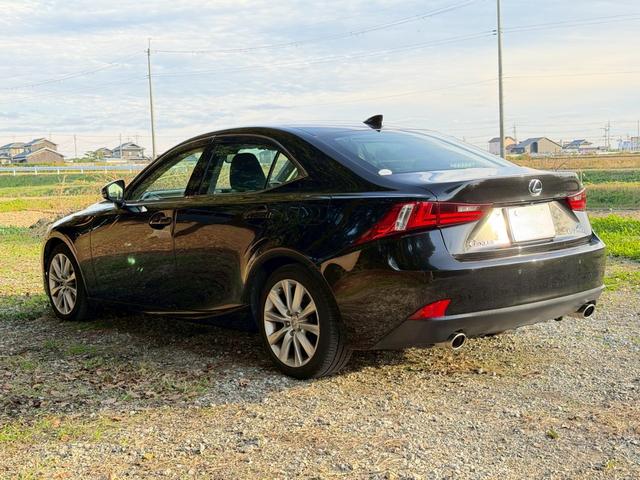 ＩＳ ＩＳ２５０　バージョンＬ　純正ナビ　本革シート　衝突軽減ブレーキ　レーダークルーズ　コーナーセンサー　シートヒーター＆クーラー　パワーシート　ドラレコ　リアサンシェード　バックカメラ　ＥＴＣ　デイライト（3枚目）
