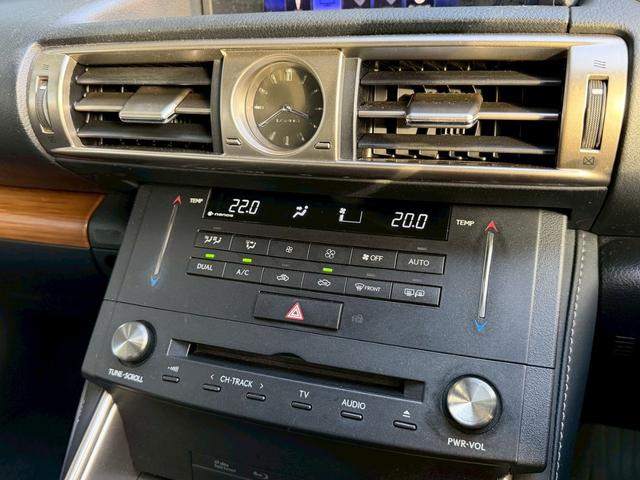 ＩＳ ＩＳ２５０　バージョンＬ　純正ナビ　本革シート　衝突軽減ブレーキ　レーダークルーズ　コーナーセンサー　シートヒーター＆クーラー　パワーシート　ドラレコ　リアサンシェード　バックカメラ　ＥＴＣ　デイライト（12枚目）