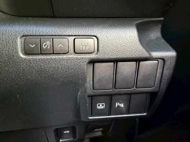 ＩＳ ＩＳ２５０　バージョンＬ　純正ナビ　本革シート　衝突軽減ブレーキ　レーダークルーズ　コーナーセンサー　シートヒーター＆クーラー　パワーシート　ドラレコ　リアサンシェード　バックカメラ　ＥＴＣ　デイライト（15枚目）