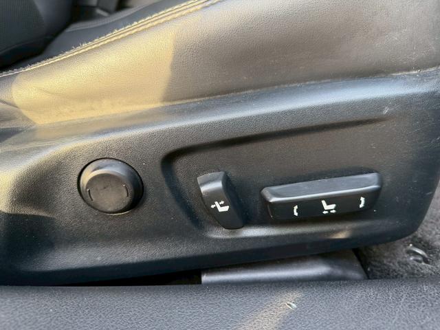 ＩＳ ＩＳ２５０　バージョンＬ　純正ナビ　本革シート　衝突軽減ブレーキ　レーダークルーズ　コーナーセンサー　シートヒーター＆クーラー　パワーシート　ドラレコ　リアサンシェード　バックカメラ　ＥＴＣ　デイライト（18枚目）