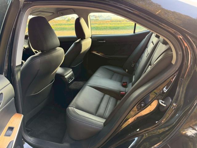 ＩＳ ＩＳ２５０　バージョンＬ　純正ナビ　本革シート　衝突軽減ブレーキ　レーダークルーズ　コーナーセンサー　シートヒーター＆クーラー　パワーシート　ドラレコ　リアサンシェード　バックカメラ　ＥＴＣ　デイライト（23枚目）