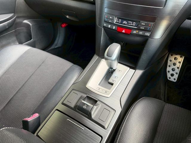 レガシィツーリングワゴン ２．５ｉ　Ｂスポーツアイサイト　Ｇパッケージ　社外８インチナビ　半革シート　衝突軽減　レーダークルーズ　車線逸脱警報　バックカメラ　フルセグＴＶ　Ｂｌｕｅｔｏｏｔｈオーディオ　ＥＴＣ　パワーシート　純正ルーフキャリア積込　ＨＩＤヘッドライト（12枚目）