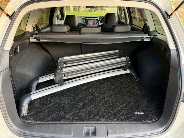 レガシィツーリングワゴン ２．５ｉ　Ｂスポーツアイサイト　Ｇパッケージ　社外８インチナビ　半革シート　衝突軽減　レーダークルーズ　車線逸脱警報　バックカメラ　フルセグＴＶ　Ｂｌｕｅｔｏｏｔｈオーディオ　ＥＴＣ　パワーシート　純正ルーフキャリア積込　ＨＩＤヘッドライト（29枚目）