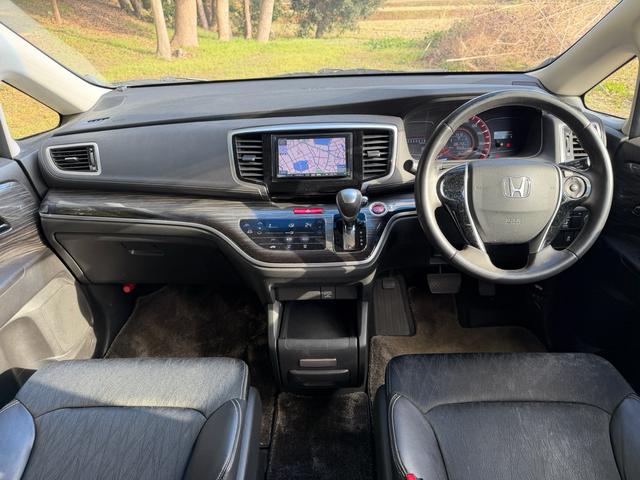 オデッセイ アブソルート　社外ナビ　半革シート　バックカメラ　左側電動スライドドア　フルセグＴＶ　Ｂｌｕｅｔｏｏｔｈオーディオ　ＥＴＣ　ＬＥＤヘッドライト　クルーズコントロール　パドルシフト（5枚目）