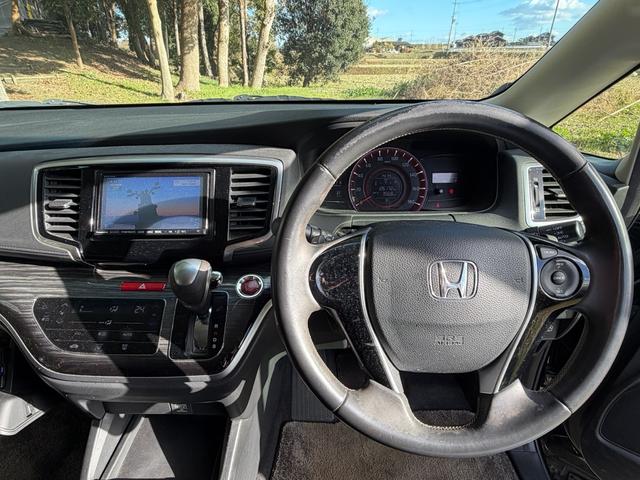 オデッセイ アブソルート　社外ナビ　半革シート　バックカメラ　左側電動スライドドア　フルセグＴＶ　Ｂｌｕｅｔｏｏｔｈオーディオ　ＥＴＣ　ＬＥＤヘッドライト　クルーズコントロール　パドルシフト（8枚目）