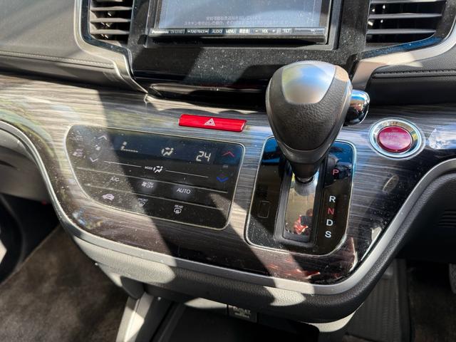 オデッセイ アブソルート　社外ナビ　半革シート　バックカメラ　左側電動スライドドア　フルセグＴＶ　Ｂｌｕｅｔｏｏｔｈオーディオ　ＥＴＣ　ＬＥＤヘッドライト　クルーズコントロール　パドルシフト（11枚目）