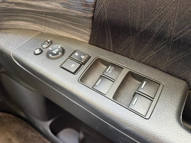 オデッセイ アブソルート　社外ナビ　半革シート　バックカメラ　左側電動スライドドア　フルセグＴＶ　Ｂｌｕｅｔｏｏｔｈオーディオ　ＥＴＣ　ＬＥＤヘッドライト　クルーズコントロール　パドルシフト（14枚目）