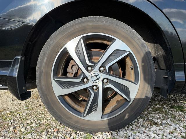 オデッセイ アブソルート　社外ナビ　半革シート　バックカメラ　左側電動スライドドア　フルセグＴＶ　Ｂｌｕｅｔｏｏｔｈオーディオ　ＥＴＣ　ＬＥＤヘッドライト　クルーズコントロール　パドルシフト（26枚目）