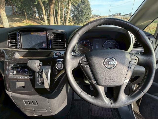 エルグランド ２５０ハイウェイスター　純正８インチナビ　純正後席モニター　両側電動スライド　バックカメラ　半革シート　ＬＥＤヘッドライト　クルーズコントロール　Ｂｌｕｅｔｏｏｔｈオーディオ　純正１８インチアルミ　ＥＴＣ　フルセグＴＶ（8枚目）